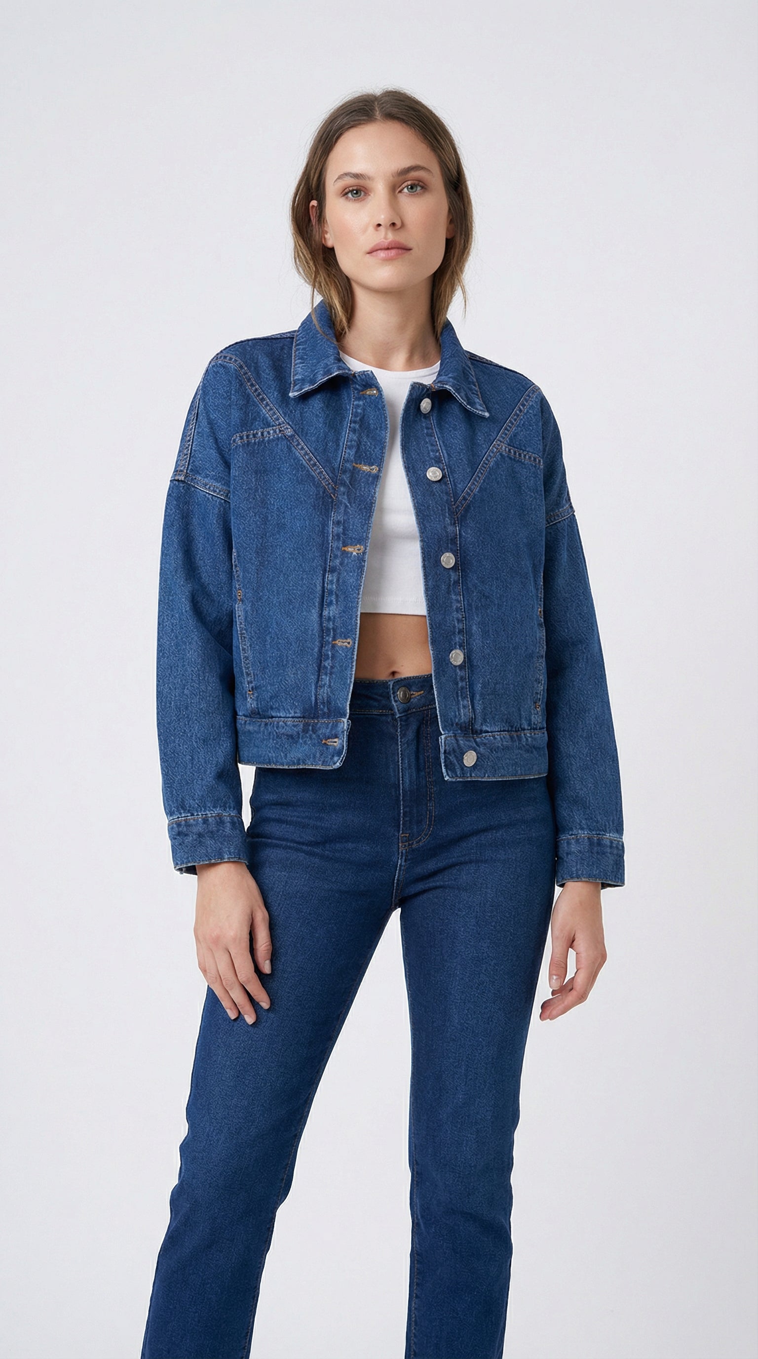 Дамско късо дънково яке в тъмносин деним